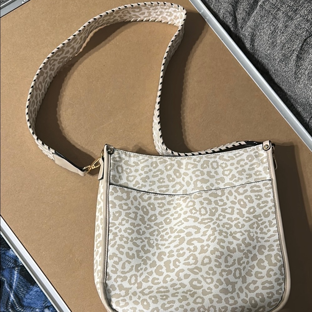 Stylish Cream Leopard Print Women's Bag
